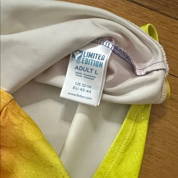 'Limited Edition' Adult Fin-Fun Mermaid Tail - Picture 6 of 7